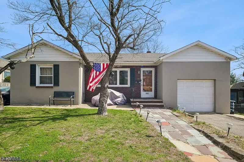 582 Belmont Ave photo 1