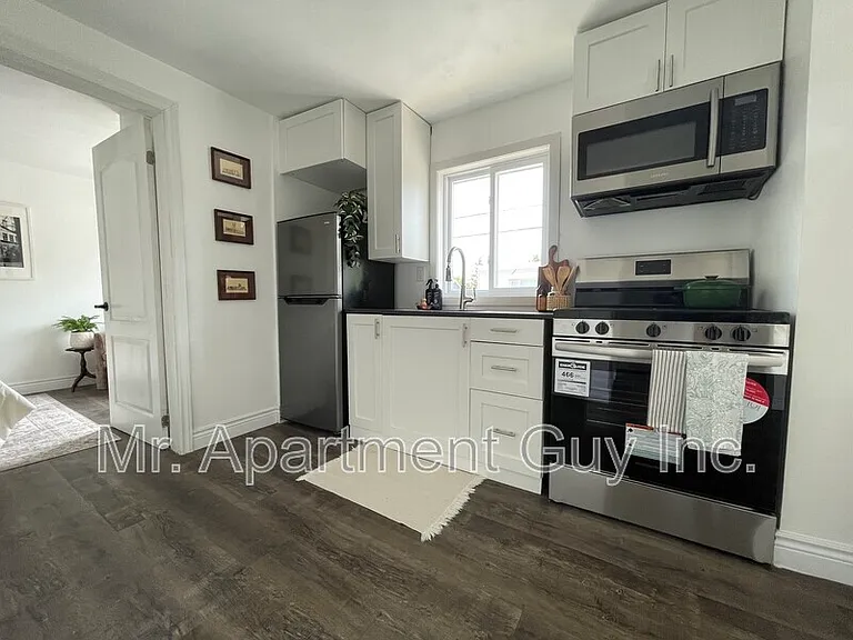 45 Saint Paul St W — Photo 3