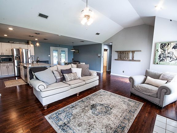 5th image of 104 Jeanne Picard Drive