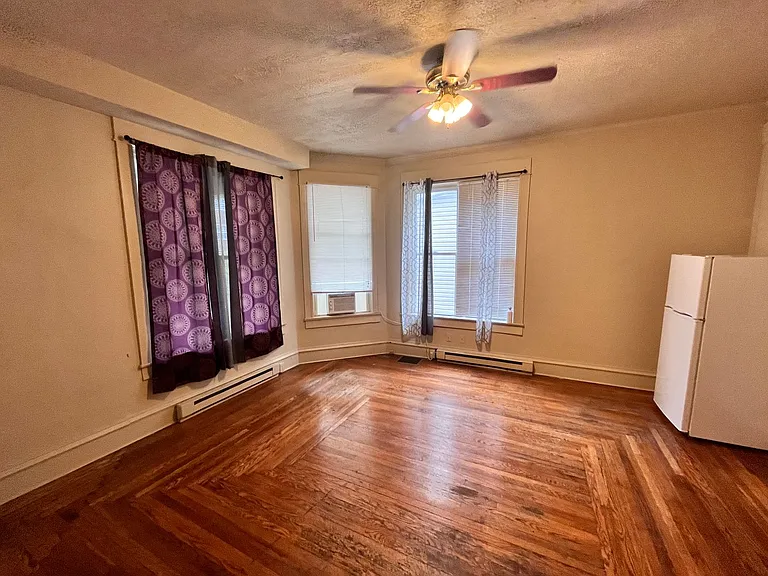 321 Vine St — Photo 43