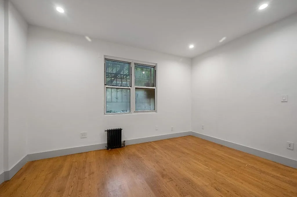 Building Photo - 629 E 5th St #1