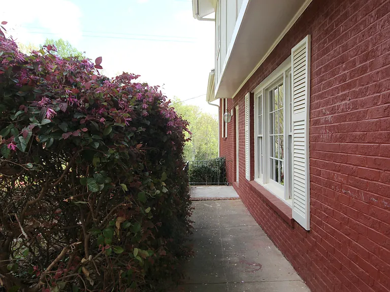 721 Greenleaf Dr — Photo 22