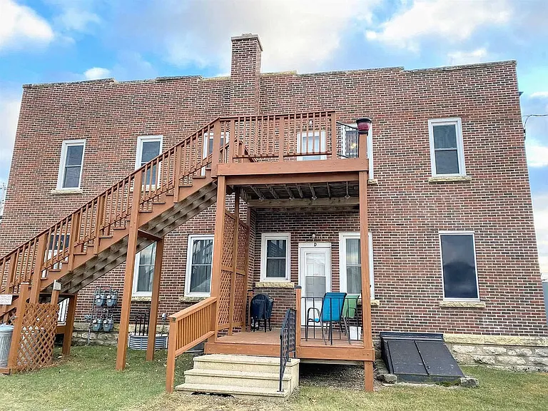 102 S Main St — Photo 17