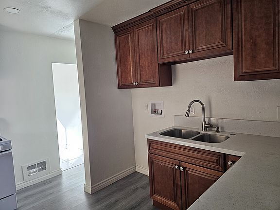4th image of 13846 Milton Ave