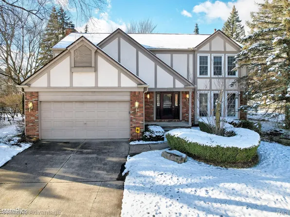22841 Waycroft Dr, Novi, MI 48375