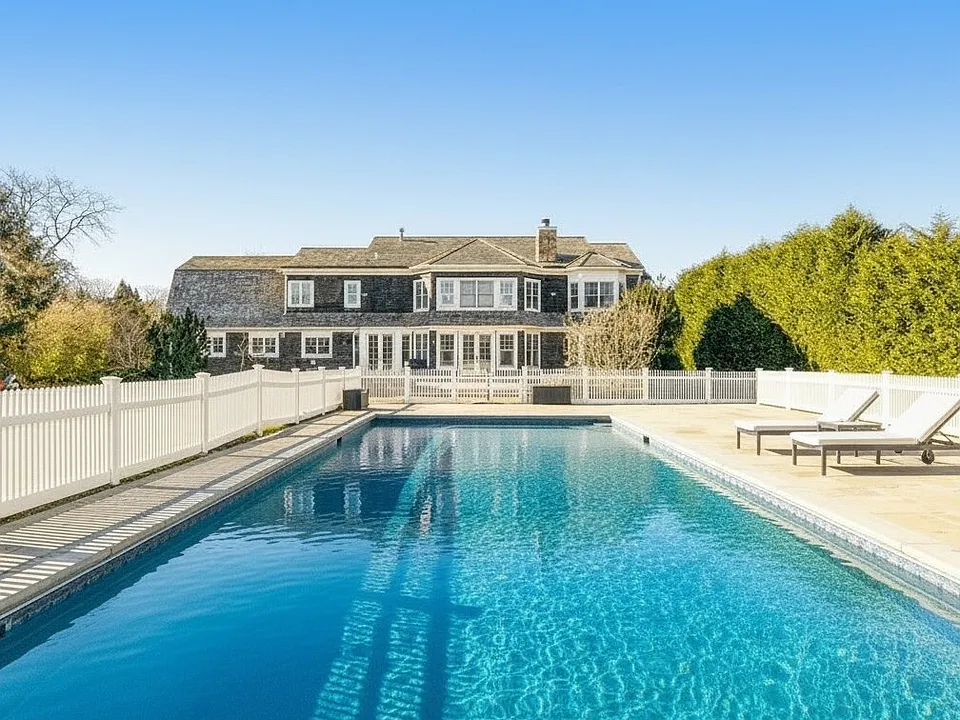 84 Tuckahoe Ln