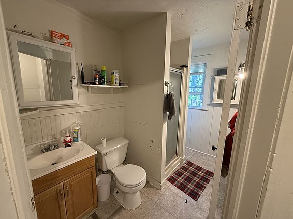 4th image of 404 Oak Ave