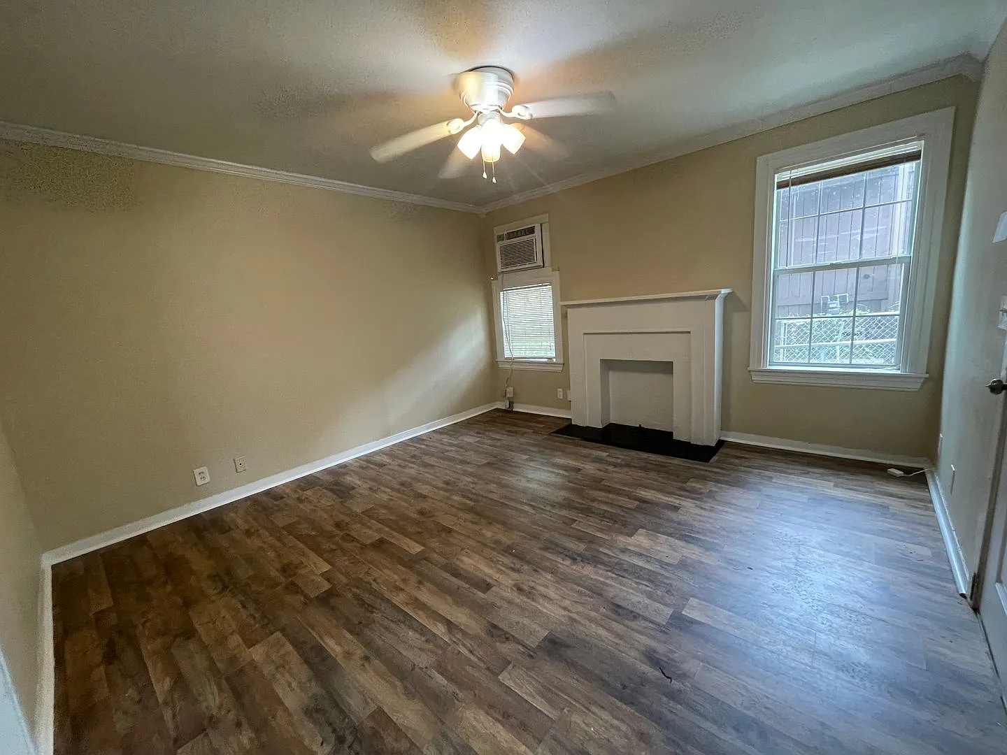 Super cute home right off of Line Avenue! — Photo 3