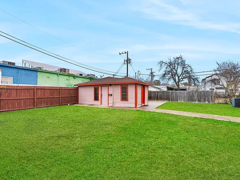3106 N Zarzamora St — Photo 15