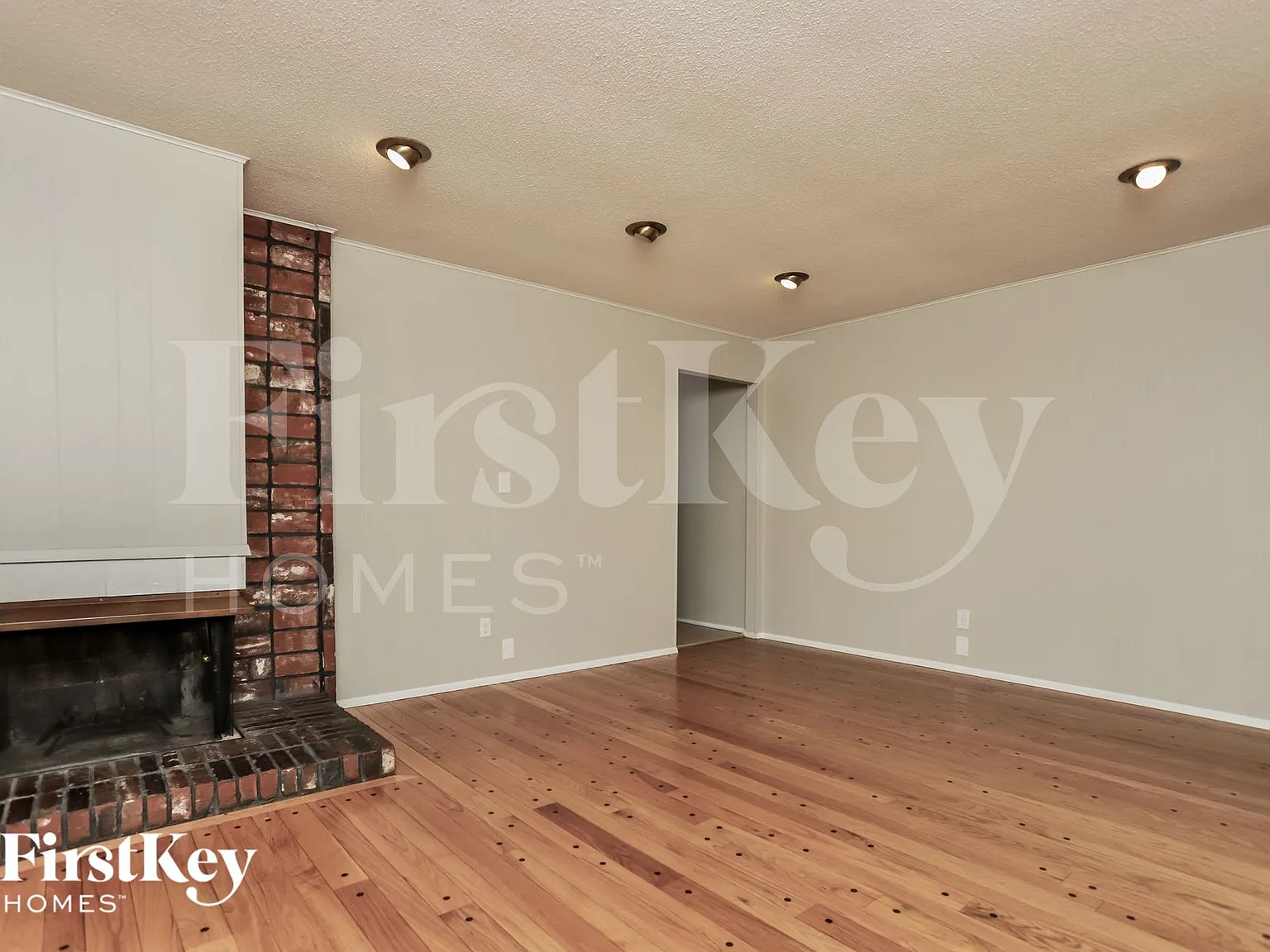 3 bed, 2.0 bath, 2715 sqft, $2,590 — Photo 4