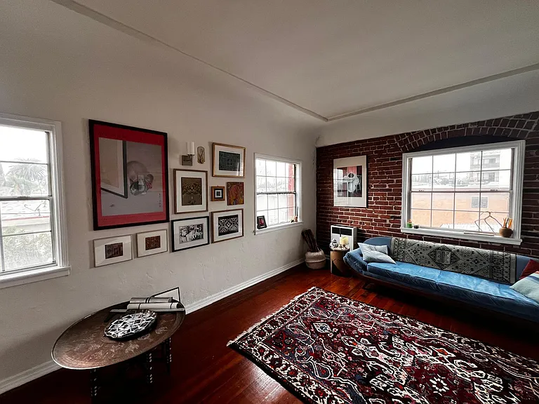 341 S Gramercy Pl #204 — Photo 2