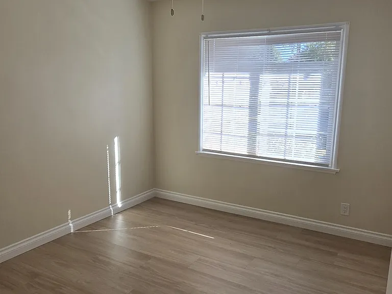 20533 Stagg St — Photo 3