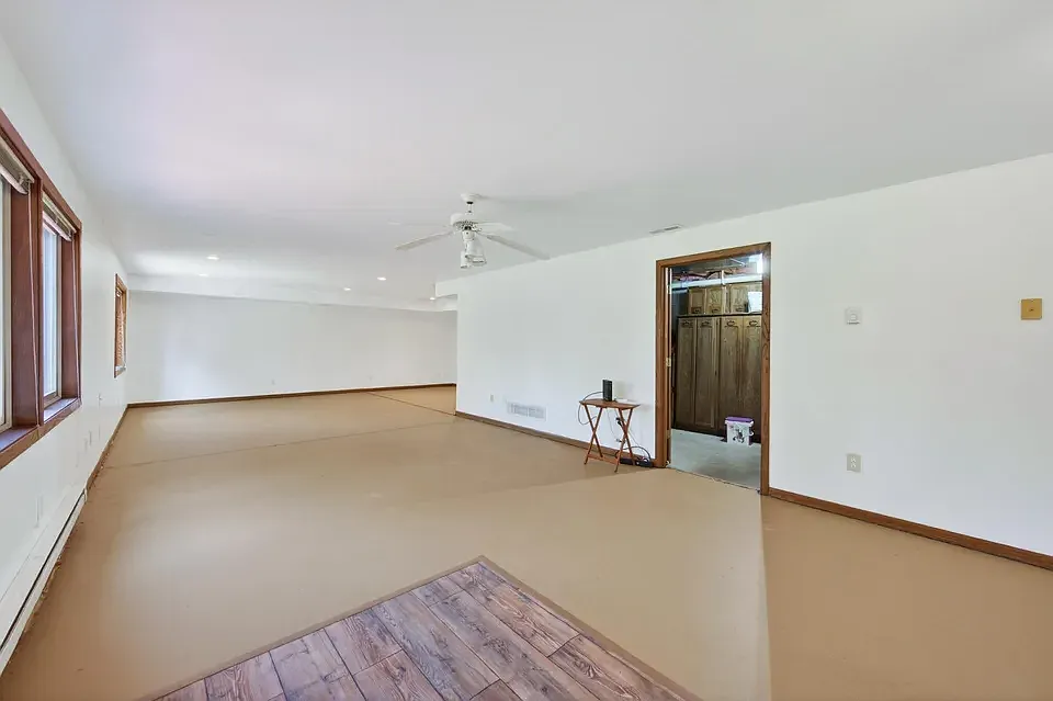 5 bed, 2421 sqft, $3,500 — Photo 2