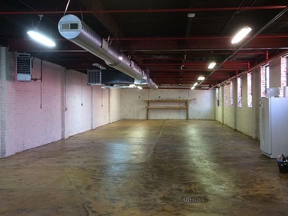 3rd image of 1113 W Clay St