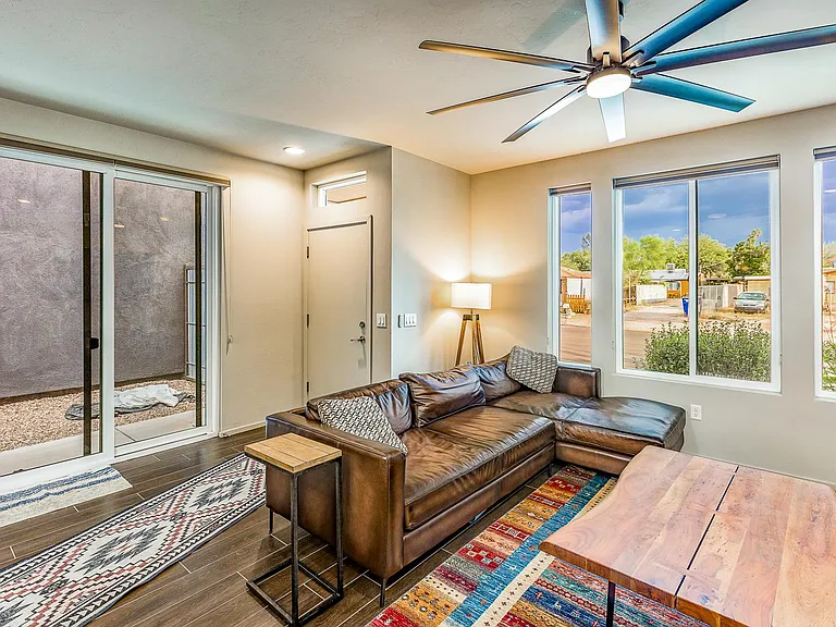 864 E Park Modern Dr — Photo 7