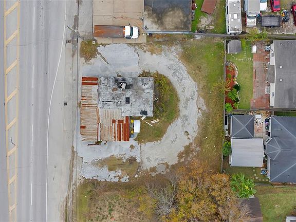 3rd image of 1209 Clinton Dr