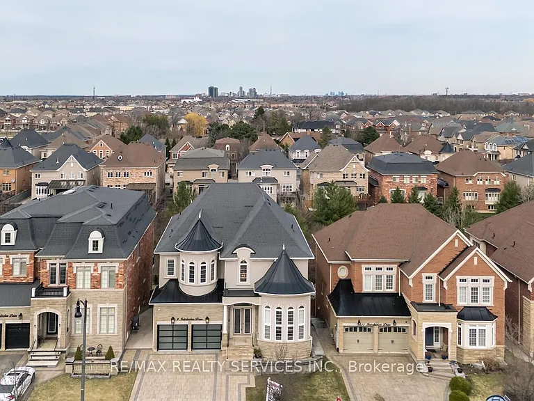 9 Interlacken Dr — Photo 4