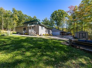 6423 Tall Oak Dr, Canandaigua, NY 14424
