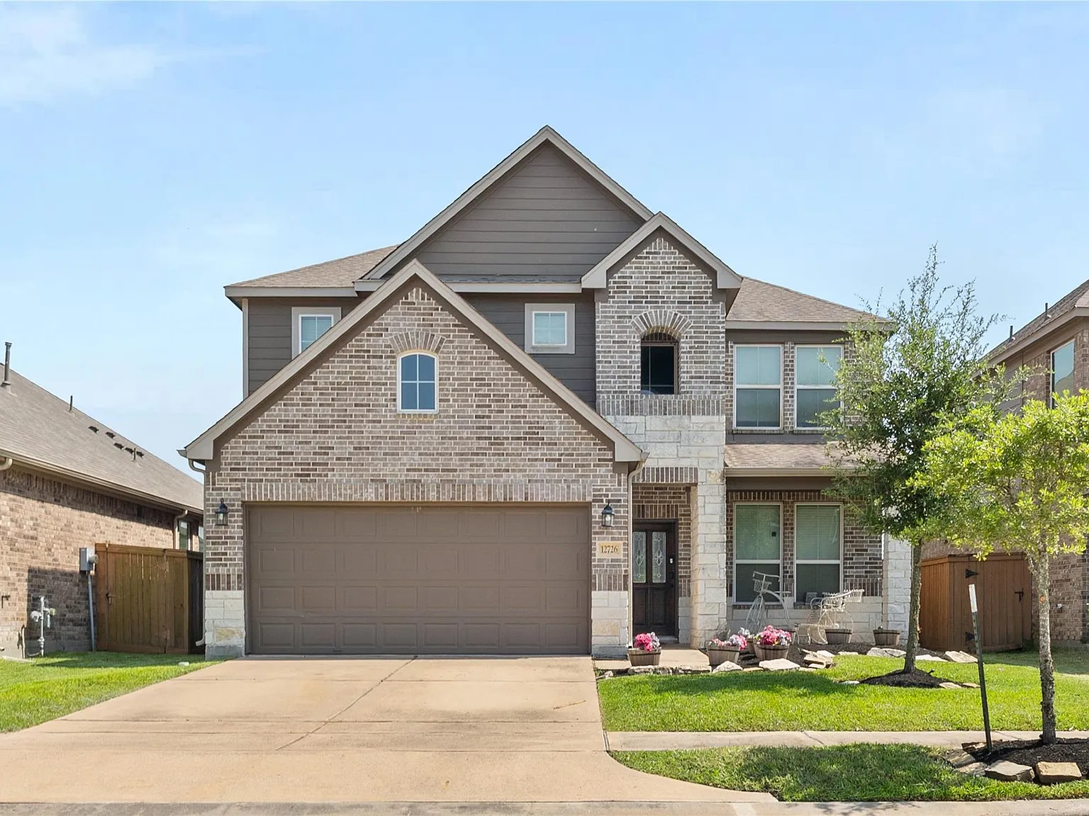 4 bed, 2.5 bath, 2803 sqft, $2,600 — Photo 1