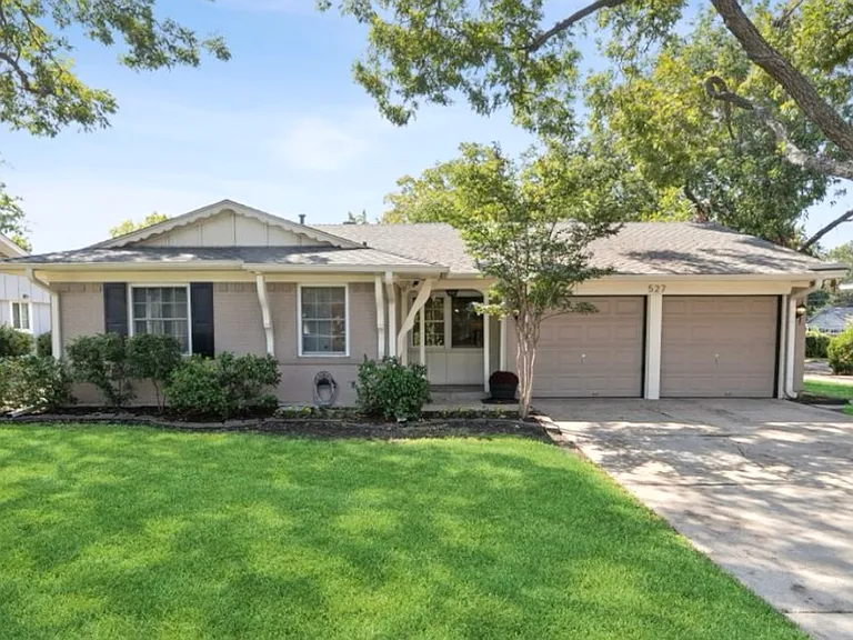 527 Melrose Dr — Photo 1
