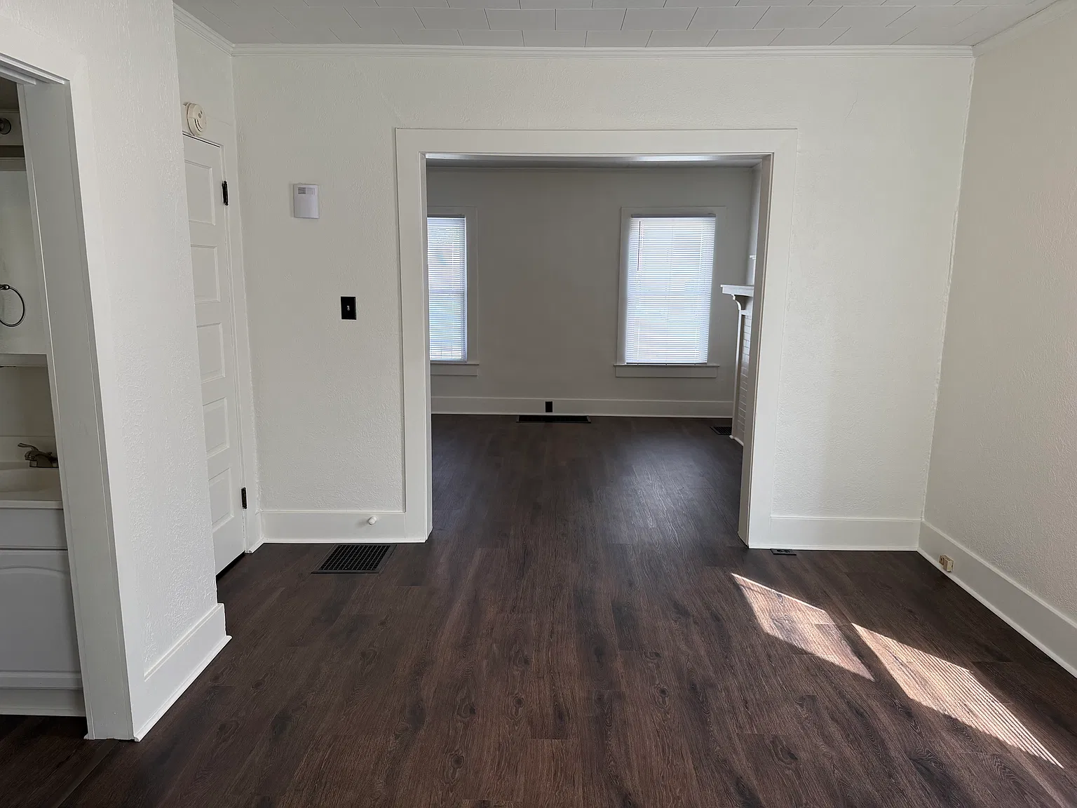 218 E South St — Photo 4