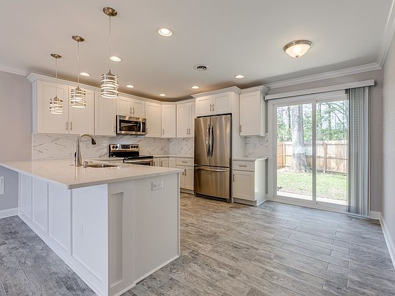 5th image of 567 Cedarvilla Dr