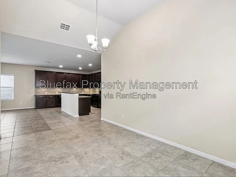 1807 Golden Maple — Photo 12