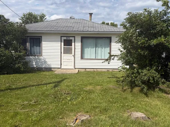 820 16th Ave, Cold Lake, AB T9M 1L6