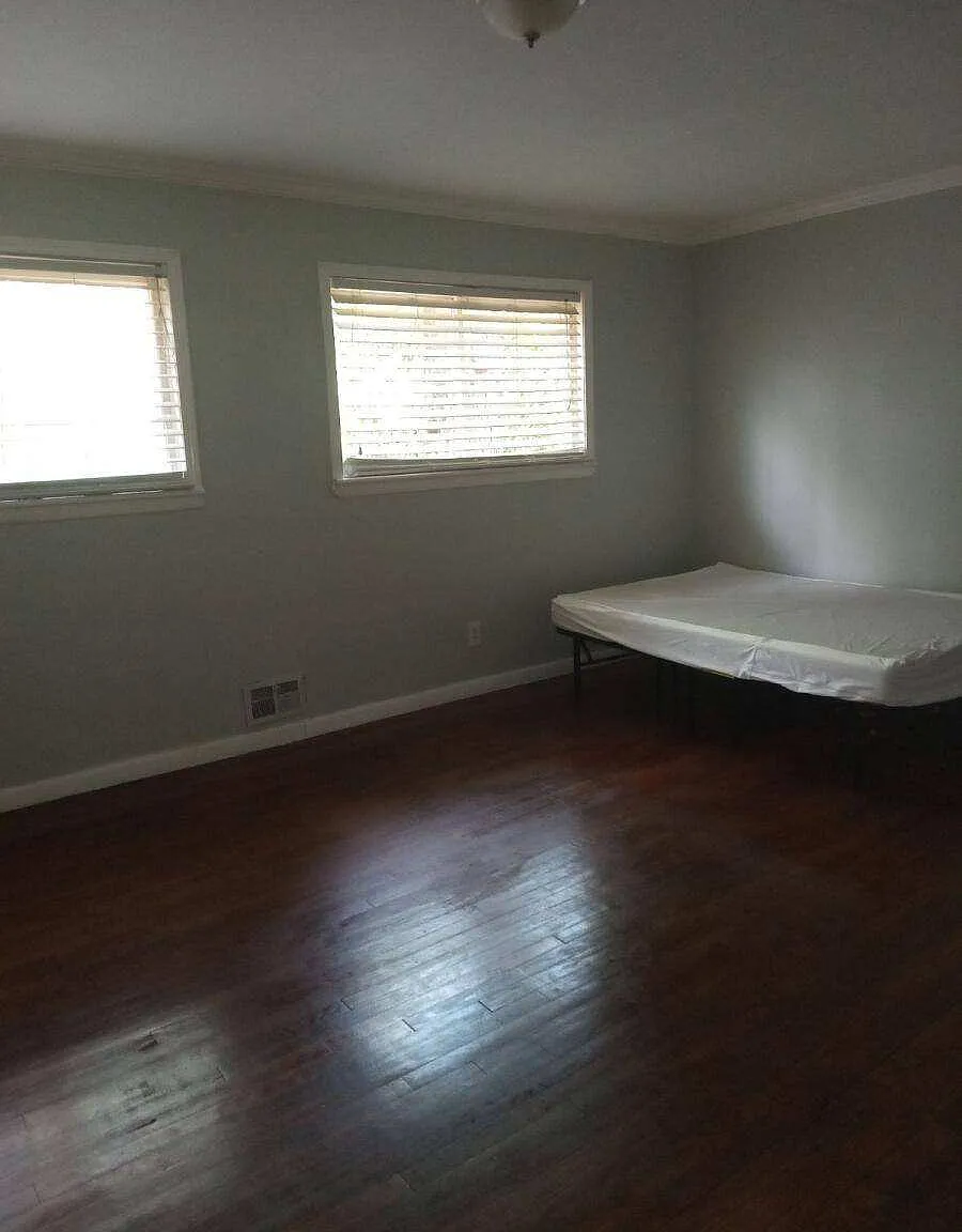 7 bed, 1828 sqft, $750 — Photo 4