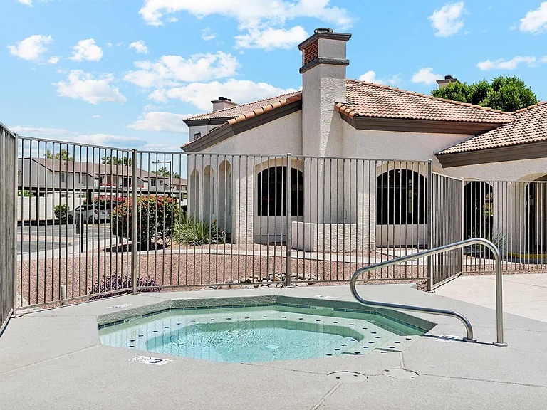 Twin Palms — Photo 9