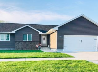 1009 2nd St, Gibbon, NE 68840