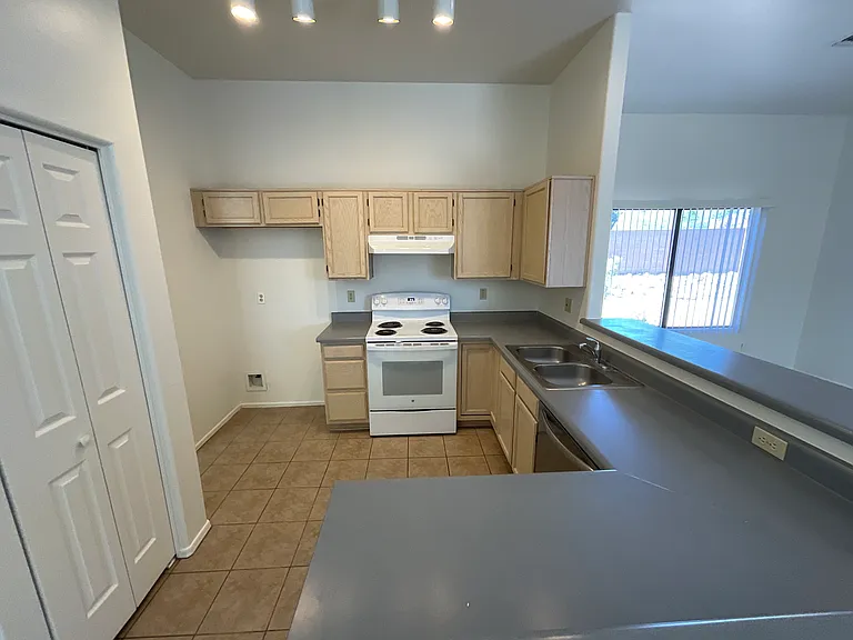 177 N Cheesebrush Ave — Photo 15