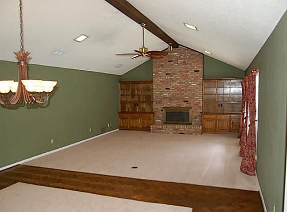 3rd image of 2208 Primrose Dr