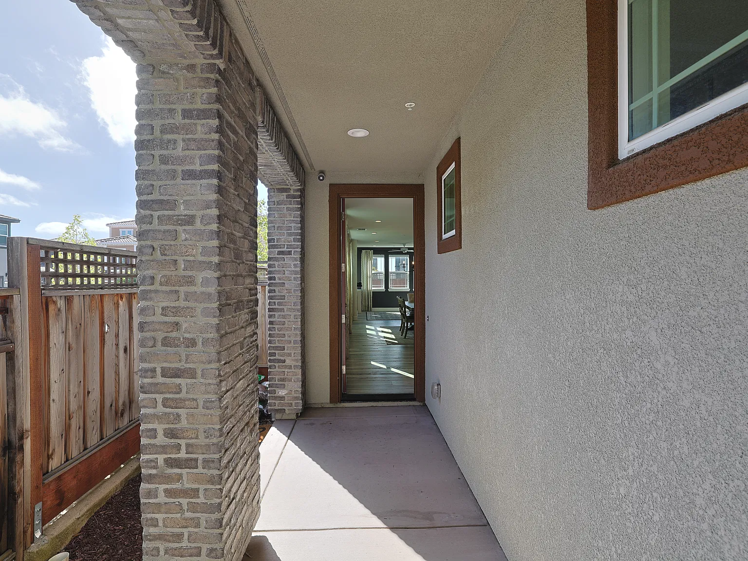 3 bed, 2.5 bath, 2056 sqft, $5,500 — Photo 2