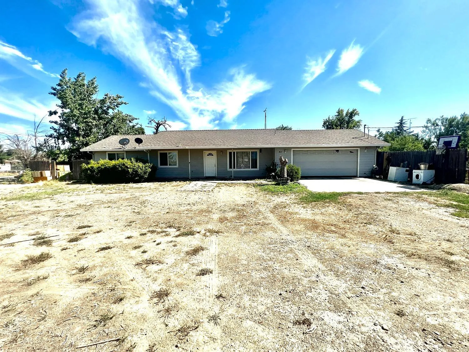 411 4th St photo 1