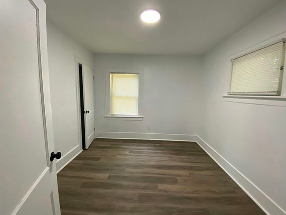 5th image of 712 Roselle Ave #B