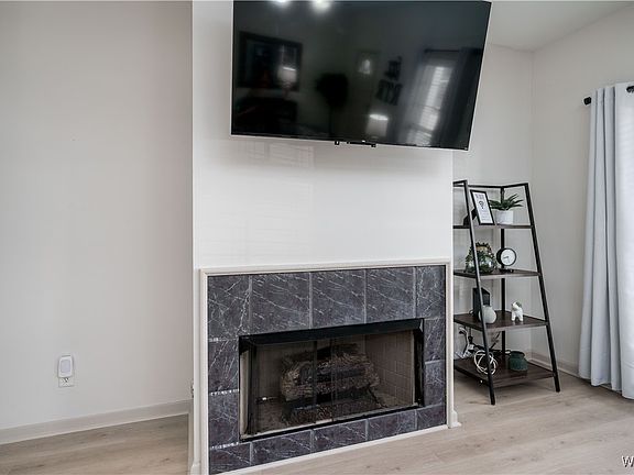 4th image of 19 Brook Meadows Cir