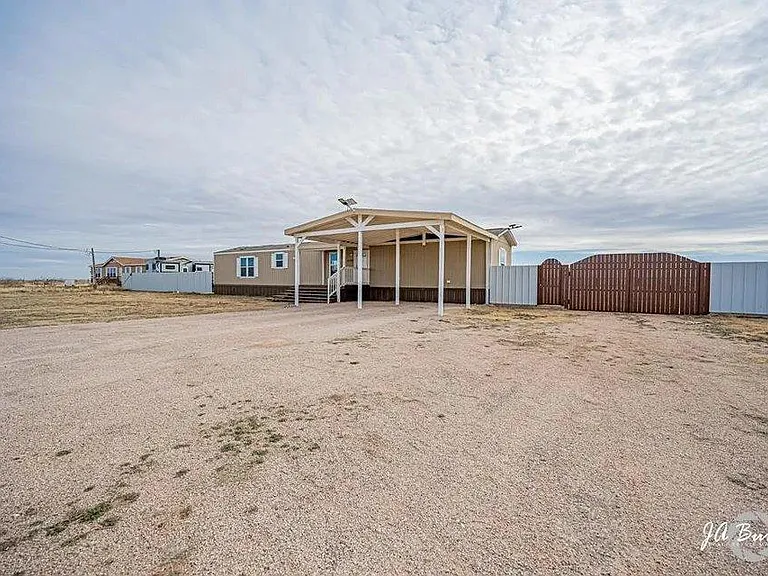 2196 Seguin St — Photo 1