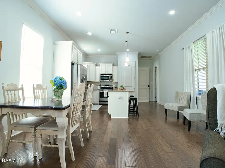 106 Pascalet Pl — Photo 14