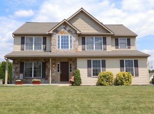 105 Austin Dr, Mount Wolf, PA