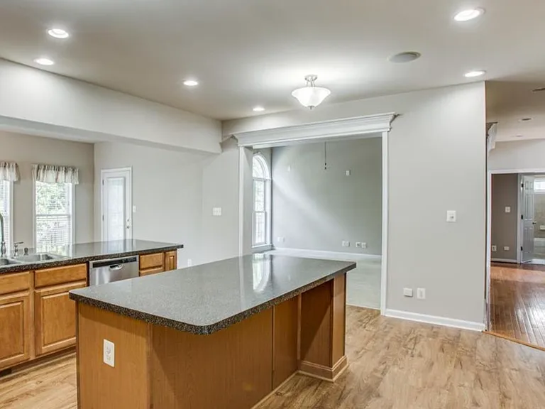 10410 Silver Creek Ct — Photo 13