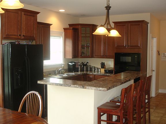 EAT-IN KITCHEN