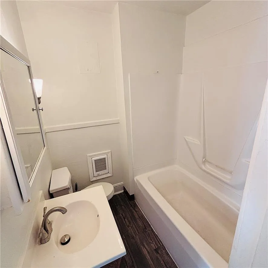 2 bed, 1.0 bath, 750 sqft, $1,300 — Photo 3