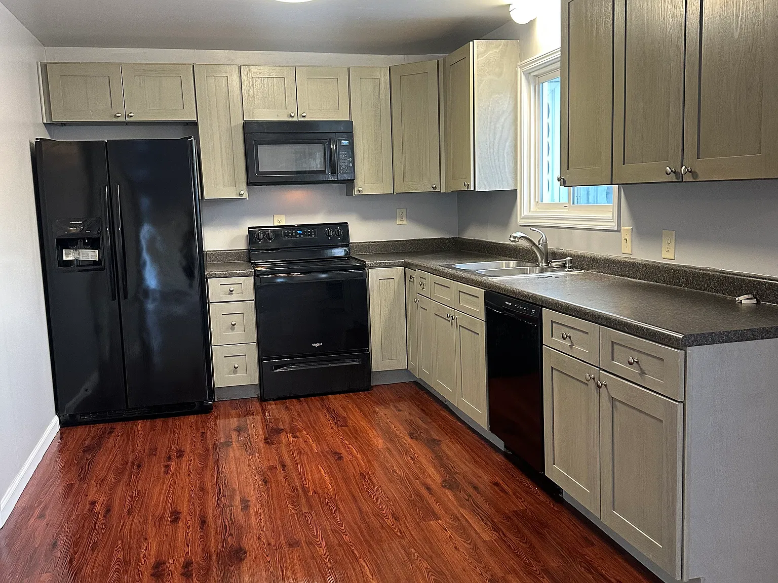 1 bed, 700 sqft, $1,400 — Photo 3