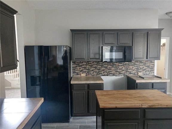 3rd image of 328 Williamsburg Dr