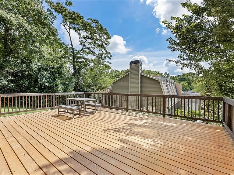908 Lenox Hill Ct NE — Photo 25