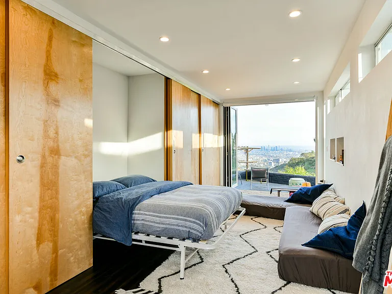 7107 Pacific View Dr — Photo 21