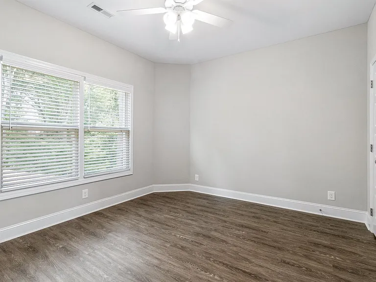 215 Notgrass Rd #2-L — Photo 9