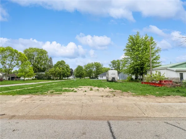 0 W 1st St, Earlham, IA 50072