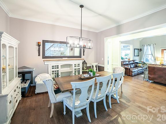 4th image of 790 Brandon Rd